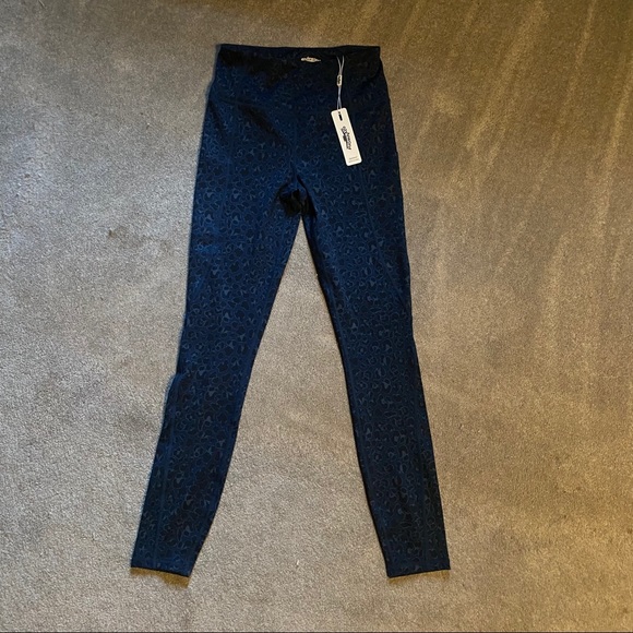 Leopard Print Leggings - Picture 2 of 2